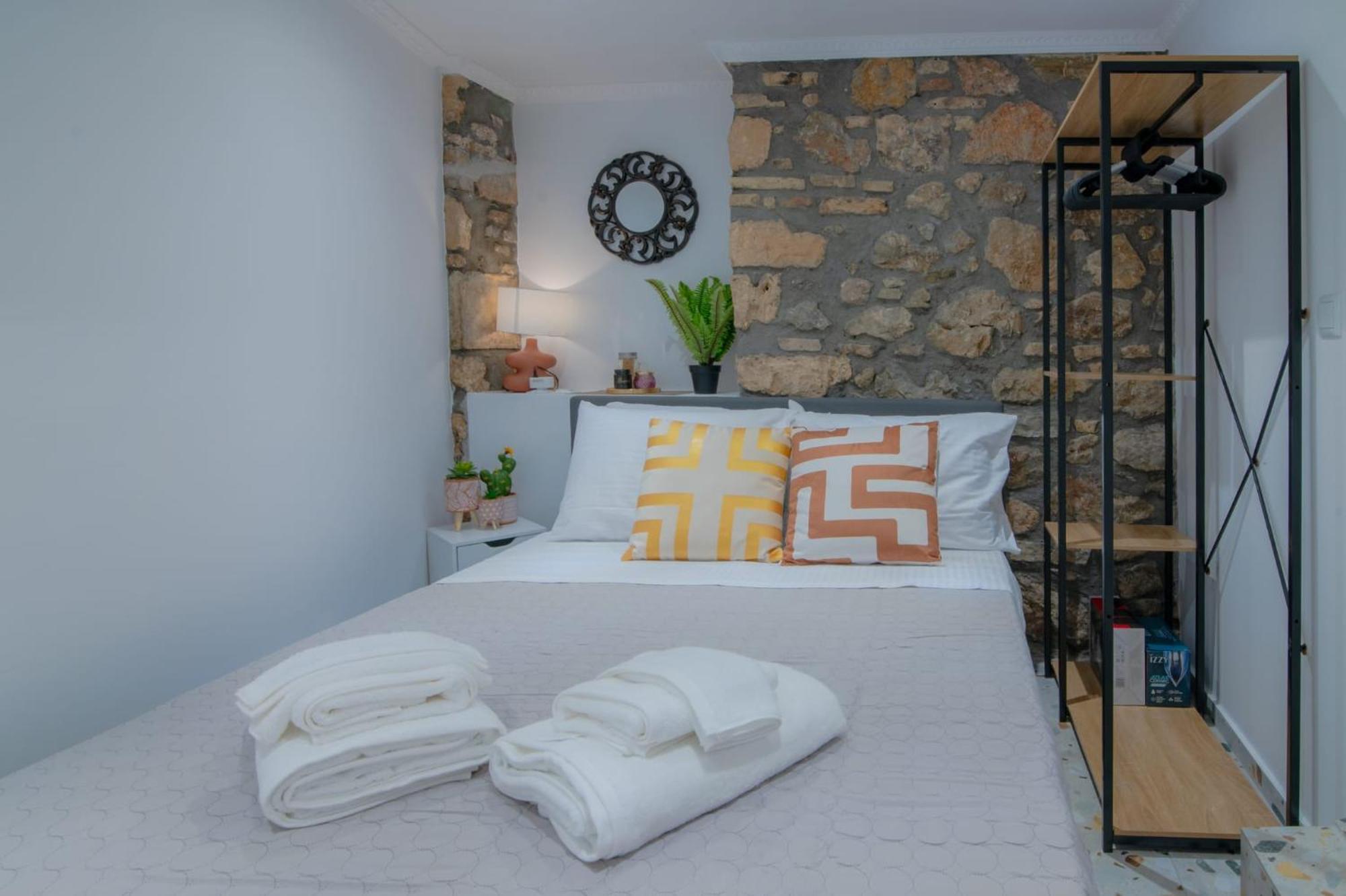 Delenco Trio Apartment Athena Bagian luar foto