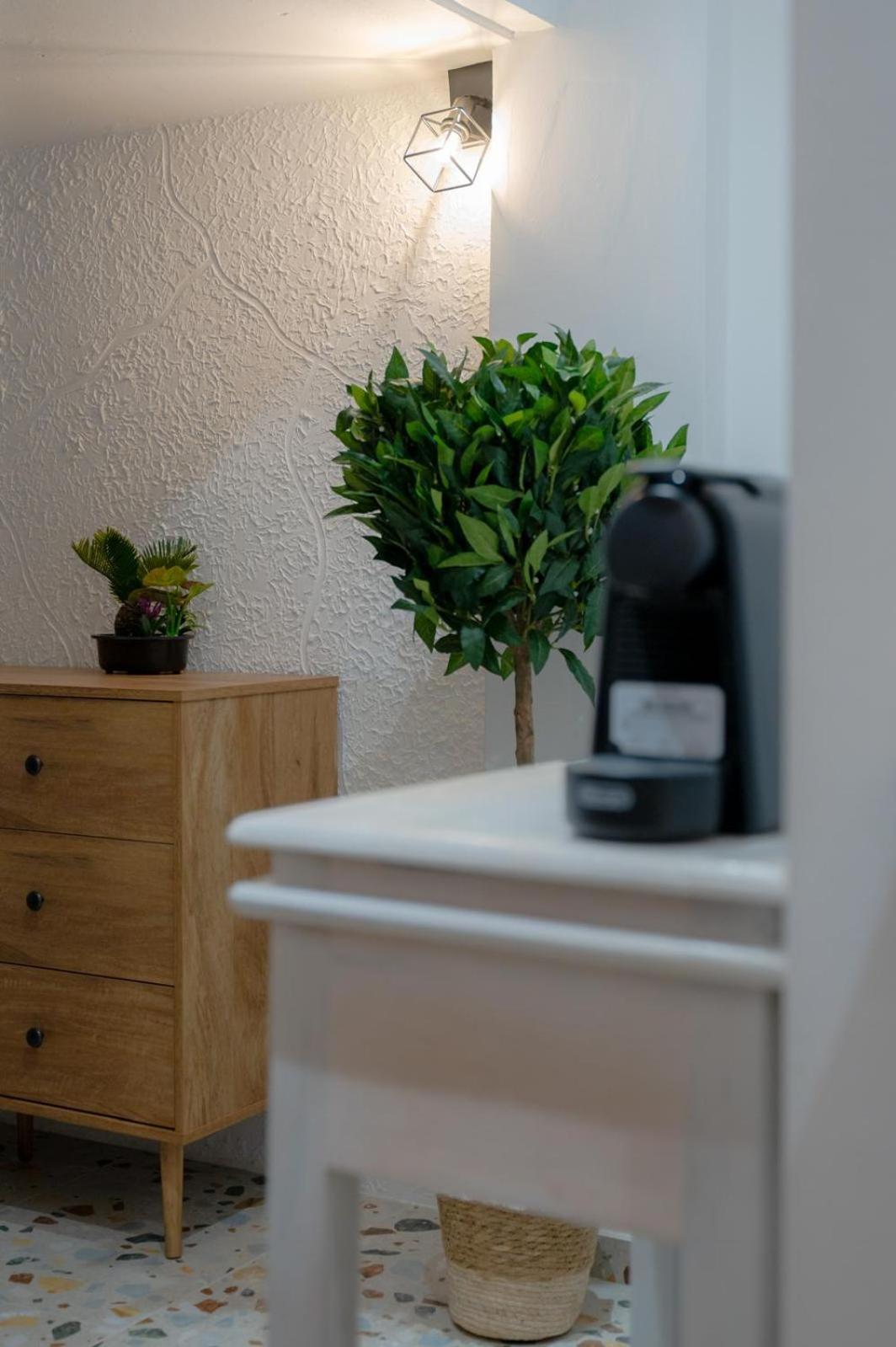 Delenco Trio Apartment Athena Bagian luar foto